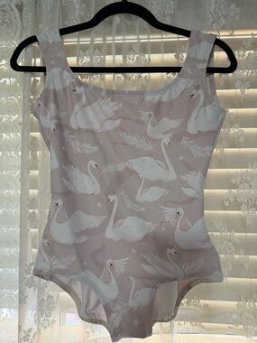 LUCKY LEO Swan Lake CRESCENT design women’s leotard size L Like NEW ballet leg